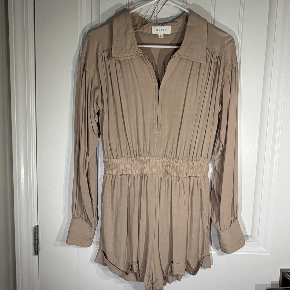 Mable Taupe Long Sleeve Romper‎ Size Sm Collared Hook Front Elastic Waist Boho